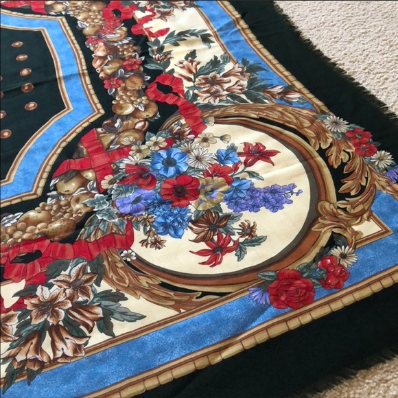 🔥 Gucci Scarf 🔥 - Picture 4 of 6